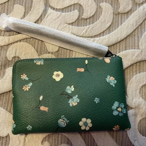 Coach Women's Canvas Mystical Floral Print Corner Zip Wristlet NWT Green Floral - Picture 2 of 10